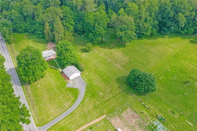 3886 Darlington Rd, Darlngtn Twp, PA 16115