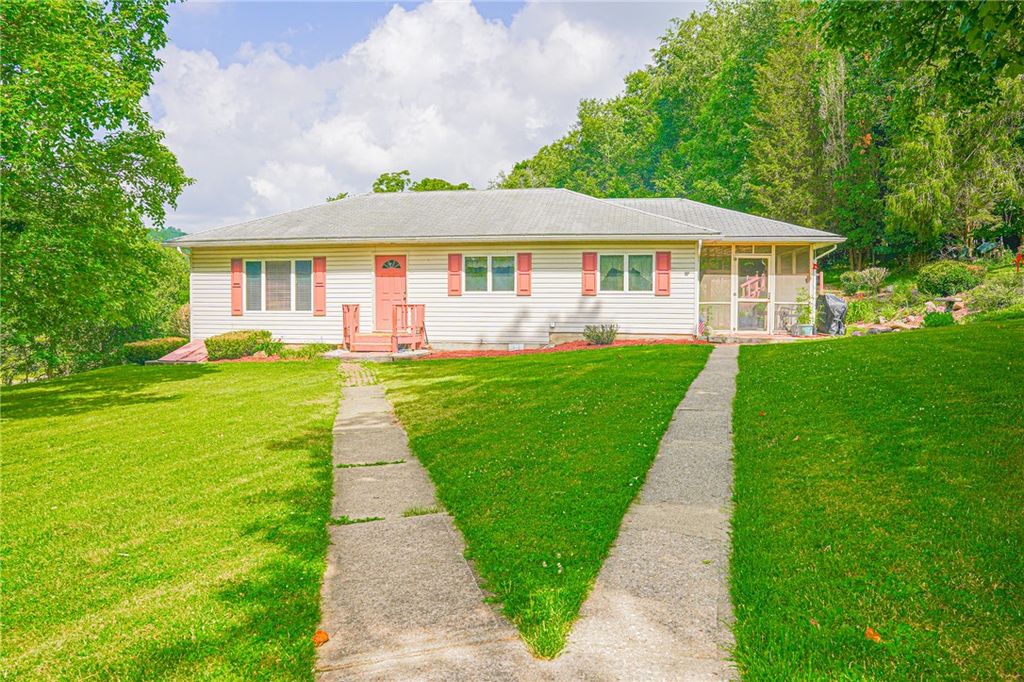 3886 Darlington Rd, Darlngtn Twp, PA 16115