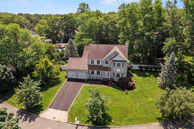 6 Rosewood Court, Lake Grove, NY 11755