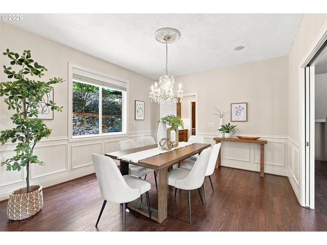 1300 GLENMORRIE Dr, Lake Oswego, OR 97034