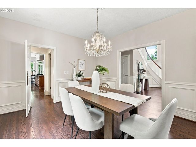 1300 GLENMORRIE Dr, Lake Oswego, OR 97034