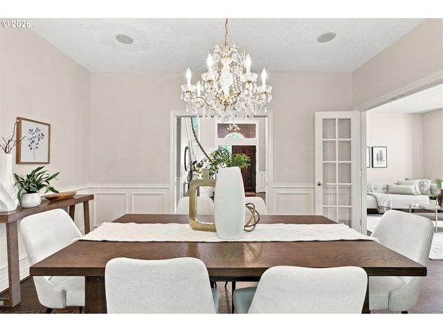 1300 GLENMORRIE Dr, Lake Oswego, OR 97034