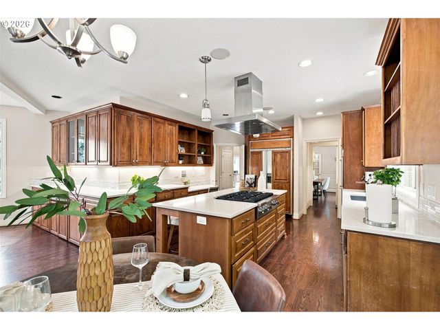 1300 GLENMORRIE Dr, Lake Oswego, OR 97034