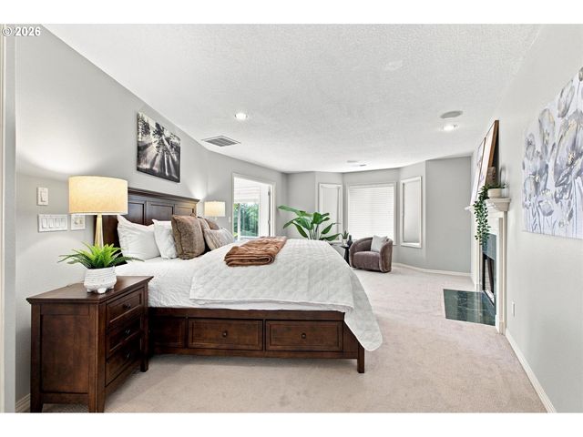 1300 GLENMORRIE Dr, Lake Oswego, OR 97034