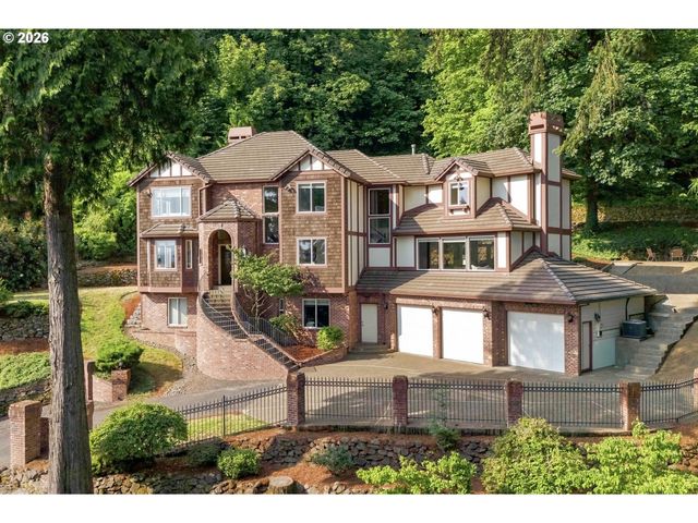 1300 GLENMORRIE Dr, Lake Oswego, OR 97034