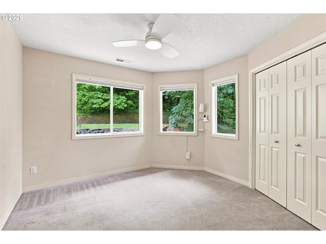 1300 GLENMORRIE Dr, Lake Oswego, OR 97034
