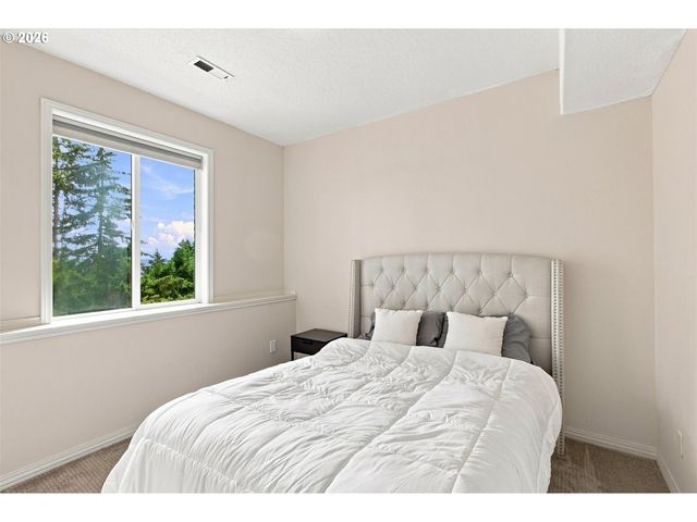 1300 GLENMORRIE Dr, Lake Oswego, OR 97034