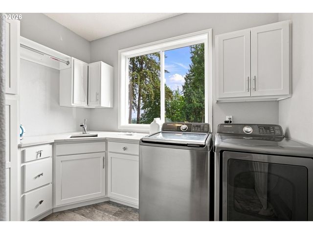 1300 GLENMORRIE Dr, Lake Oswego, OR 97034