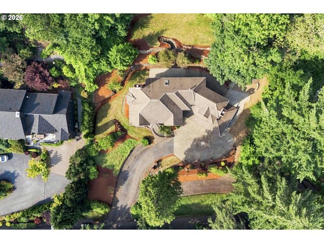 1300 GLENMORRIE Dr, Lake Oswego, OR 97034