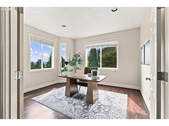1300 GLENMORRIE Dr, Lake Oswego, OR 97034