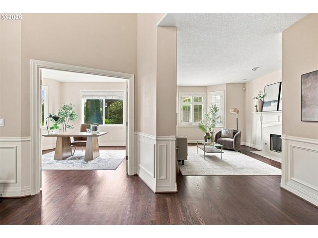 1300 GLENMORRIE Dr, Lake Oswego, OR 97034