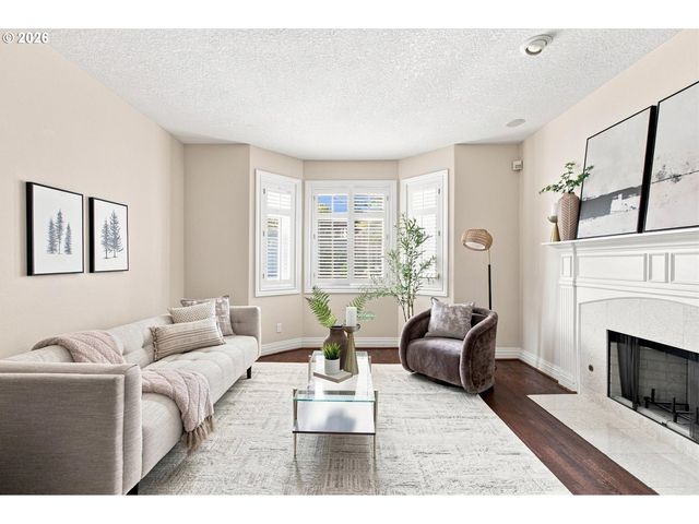 1300 GLENMORRIE Dr, Lake Oswego, OR 97034