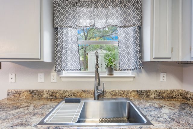 1214 Bobcat Pass, San Antonio, TX 78251