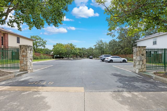 1214 Bobcat Pass, San Antonio, TX 78251