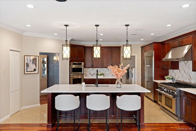 77 Hamlet Drive, Mount Sinai, NY 11766