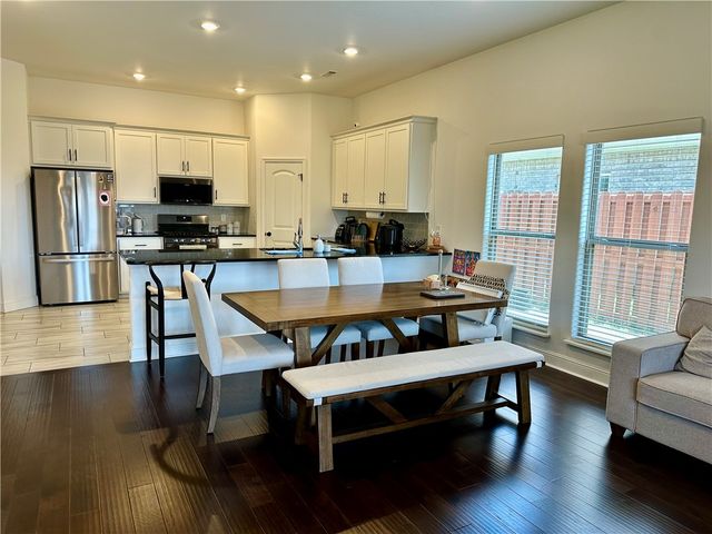920 Sundance Lane, Bentonville, AR 72712