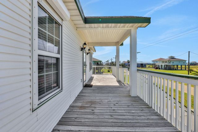 970 Townsend Drive, Bolivar Peninsula, TX 77650