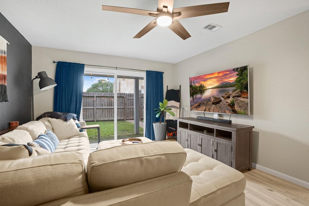 207 Granberry Street, Humble, TX 77338