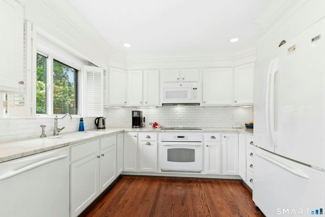 377 Main Street 8, New Canaan, CT 06840