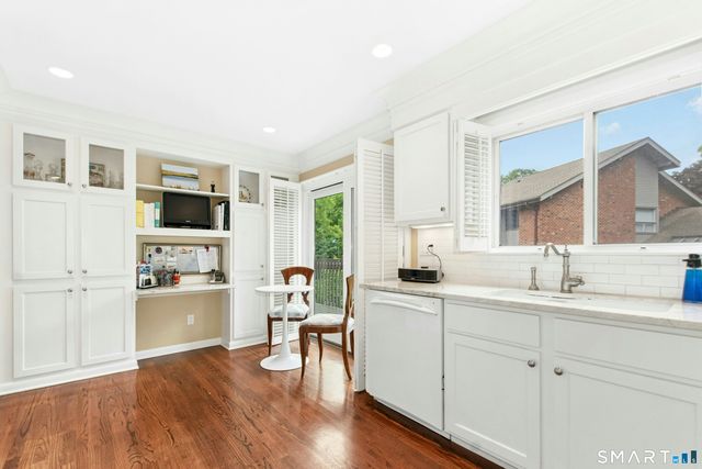 377 Main Street 8, New Canaan, CT 06840