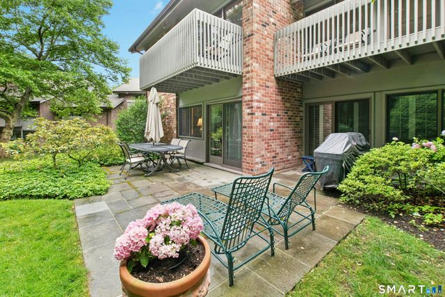 377 Main Street 8, New Canaan, CT 06840