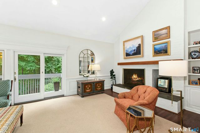 377 Main Street 8, New Canaan, CT 06840