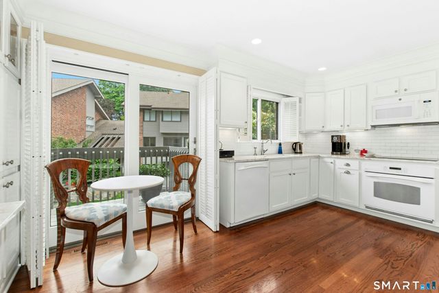 377 Main Street 8, New Canaan, CT 06840