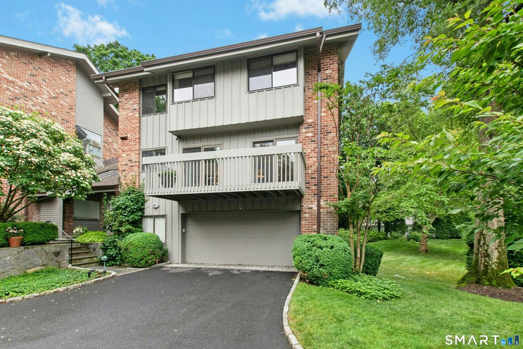 377 Main Street 8, New Canaan, CT 06840