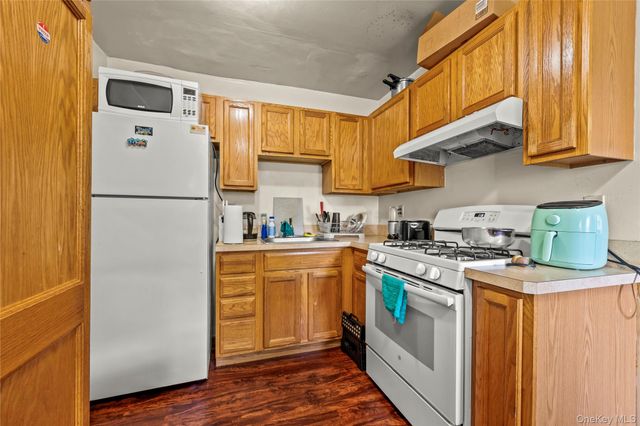 200 Lowndes Avenue A, Huntington Station, NY 11746