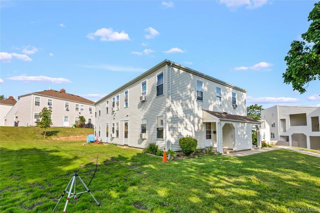 200 Lowndes Avenue A, Huntington Station, NY 11746