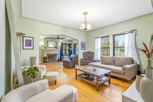 2533 Snelling Curve, Roseville, MN 55113