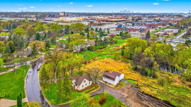 2533 Snelling Curve, Roseville, MN 55113