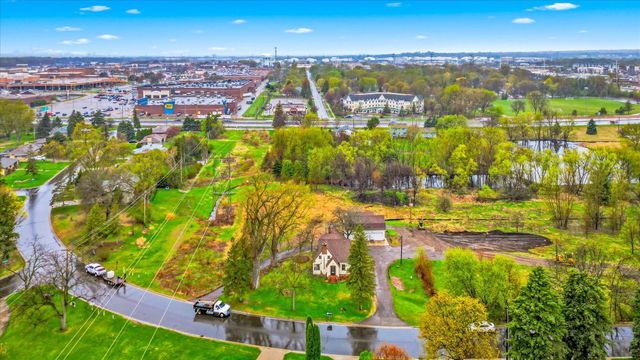 2533 Snelling Curve, Roseville, MN 55113