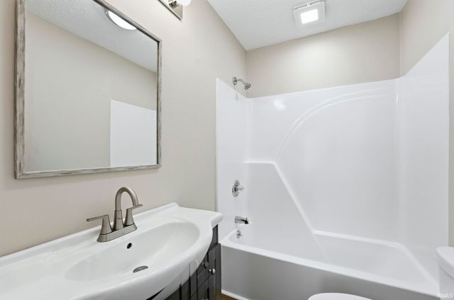 201 W Pine Street, Pierceton, IN 46562