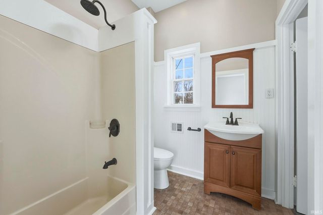 201 W Pine Street, Pierceton, IN 46562