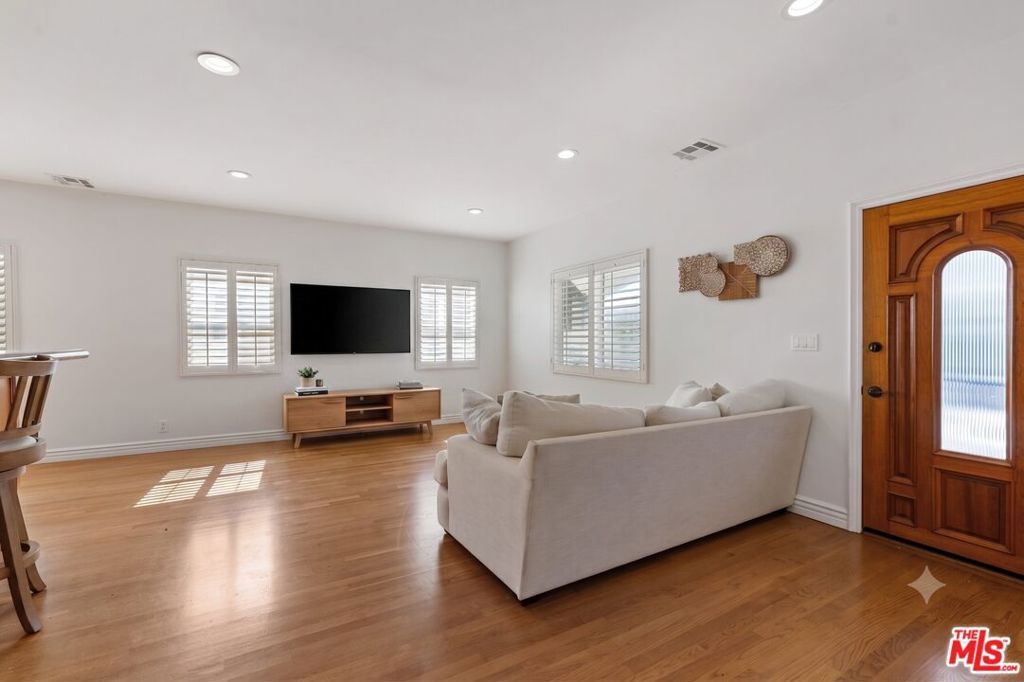 1280 W 8th Street, San Pedro, CA 90731 — photo 3