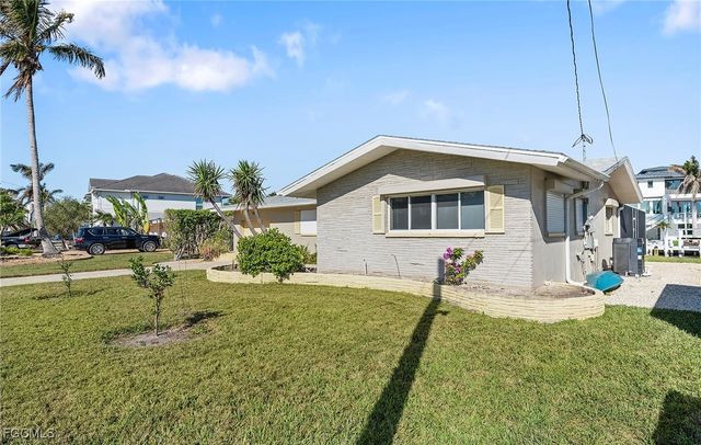 49 Fairview BLVD, Fort Myers Beach, FL 33931