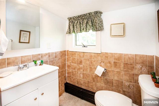 326 William Street, New Milford, NJ 07646