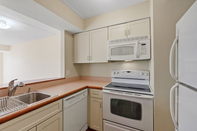 60 Rantoul Street 403, Beverly, MA 01915