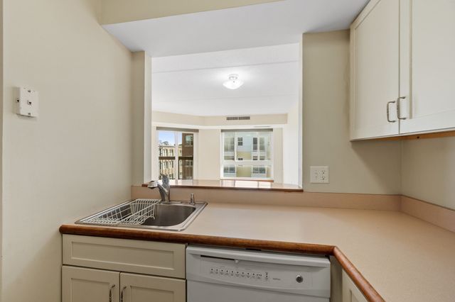 60 Rantoul Street 403, Beverly, MA 01915