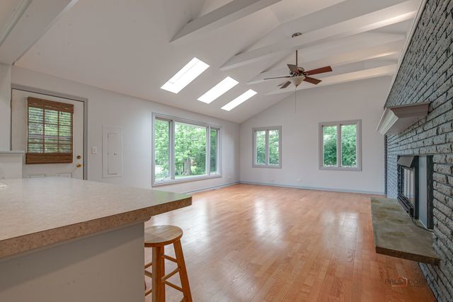 2508 Highland Drive, Lindenhurst, IL 60046