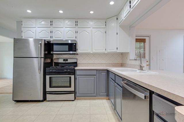 2508 Highland Drive, Lindenhurst, IL 60046