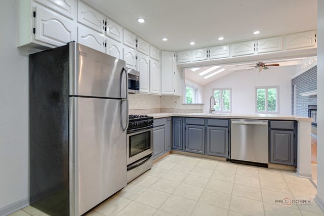 2508 Highland Drive, Lindenhurst, IL 60046