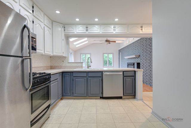 2508 Highland Drive, Lindenhurst, IL 60046
