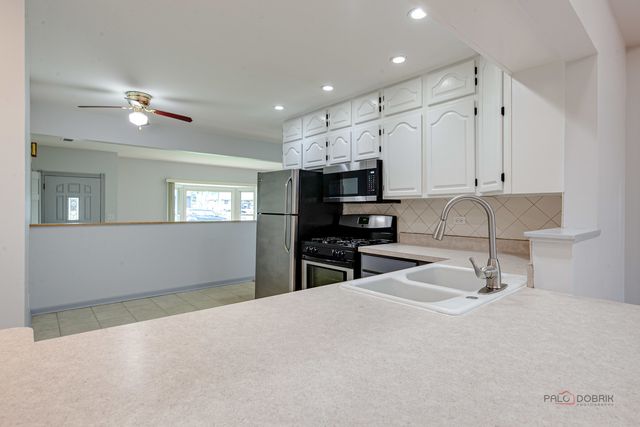 2508 Highland Drive, Lindenhurst, IL 60046