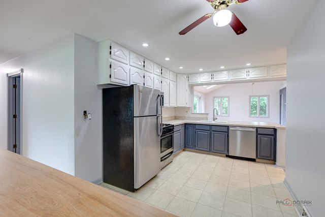 2508 Highland Drive, Lindenhurst, IL 60046