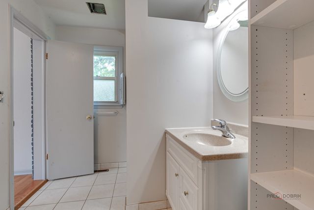 2508 Highland Drive, Lindenhurst, IL 60046