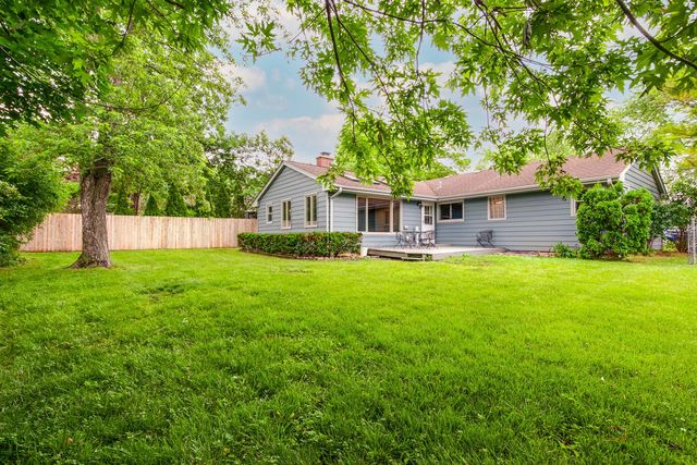 2508 Highland Drive, Lindenhurst, IL 60046