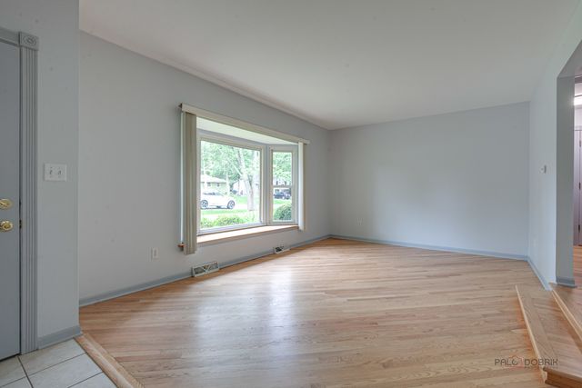 2508 Highland Drive, Lindenhurst, IL 60046
