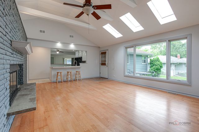 2508 Highland Drive, Lindenhurst, IL 60046